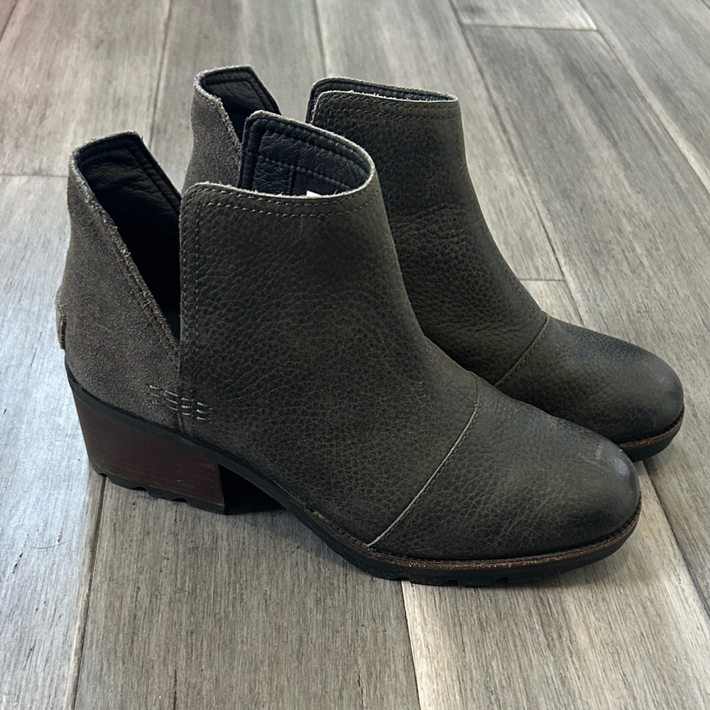 Sorel Dark Grey Textured Leather Ankle Booties